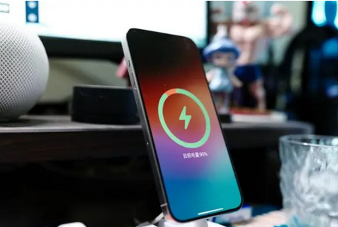 尉氏苹果15换屏服务分享用什么充电器给iPhone15充电更好 